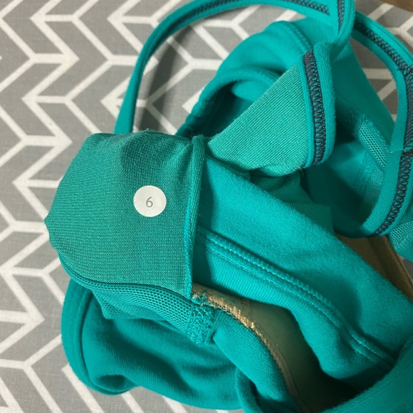 Green lulu flow y sports bra - Picture 3 of 3
